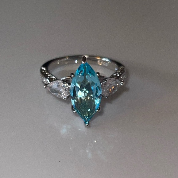 Gorgeous Blue Marquise 925 Silver Cubic Zirconia Cocktail, Statement Ring - Picture 3 of 13